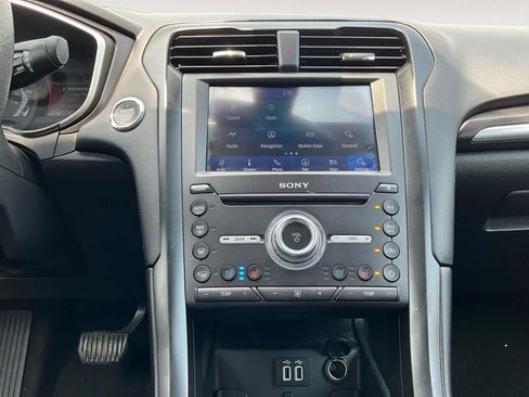 Used 2019 Ford Fusion Titanium FWD image 13