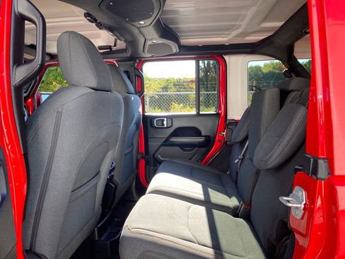 Used 2024 Jeep Wrangler Unlimited Sahara image 17