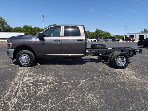 New 2026 RAM 3500 Big Horn AWD/4WD image 4