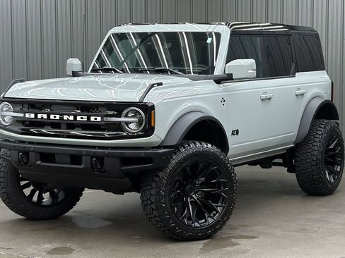 Used 2024 Ford Bronco Outer Banks w/ Sasquatch Package image 1