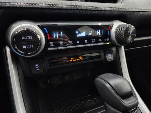 Used 2024 Toyota RAV4 XLE image 41