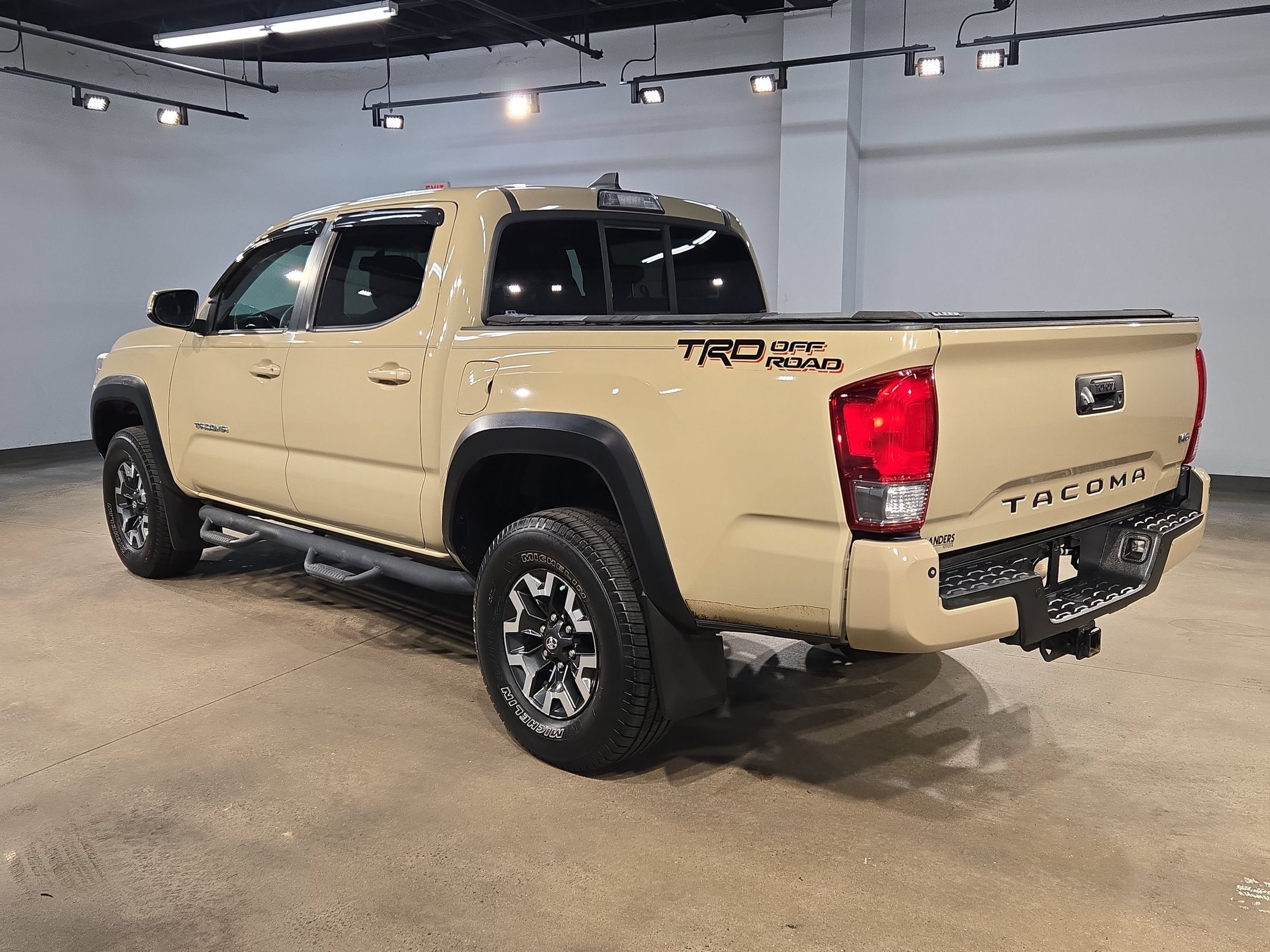 Used 2016 Toyota Tacoma TRD Off-Road w/ Premium & Technology Package RWD image 5