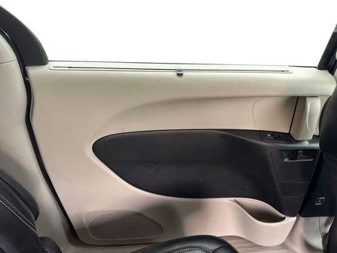 Used 2023 Chrysler Pacifica Touring-L image 30