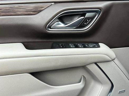 Used 2022 Chevrolet Suburban LT RWD image 11