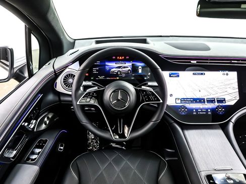 New 2026 Mercedes-Benz EQS 550 4MATIC SUV image 4