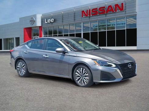New 2025 Nissan Altima 2.5 SV w/ SV Premium Package FWD image 1