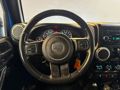 Used 2015 Jeep Wrangler Unlimited Rubicon w/ Max Tow Package AWD/4WD image 10