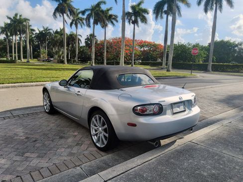 Used 2006 MAZDA MX-5 Miata Grand Touring RWD image 31