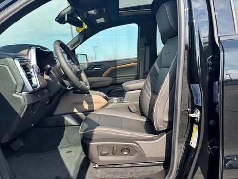 Used 2025 GMC Canyon Denali AWD/4WD image 15