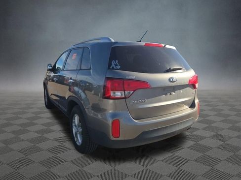 Used 2015 Kia Sorento LX image 4