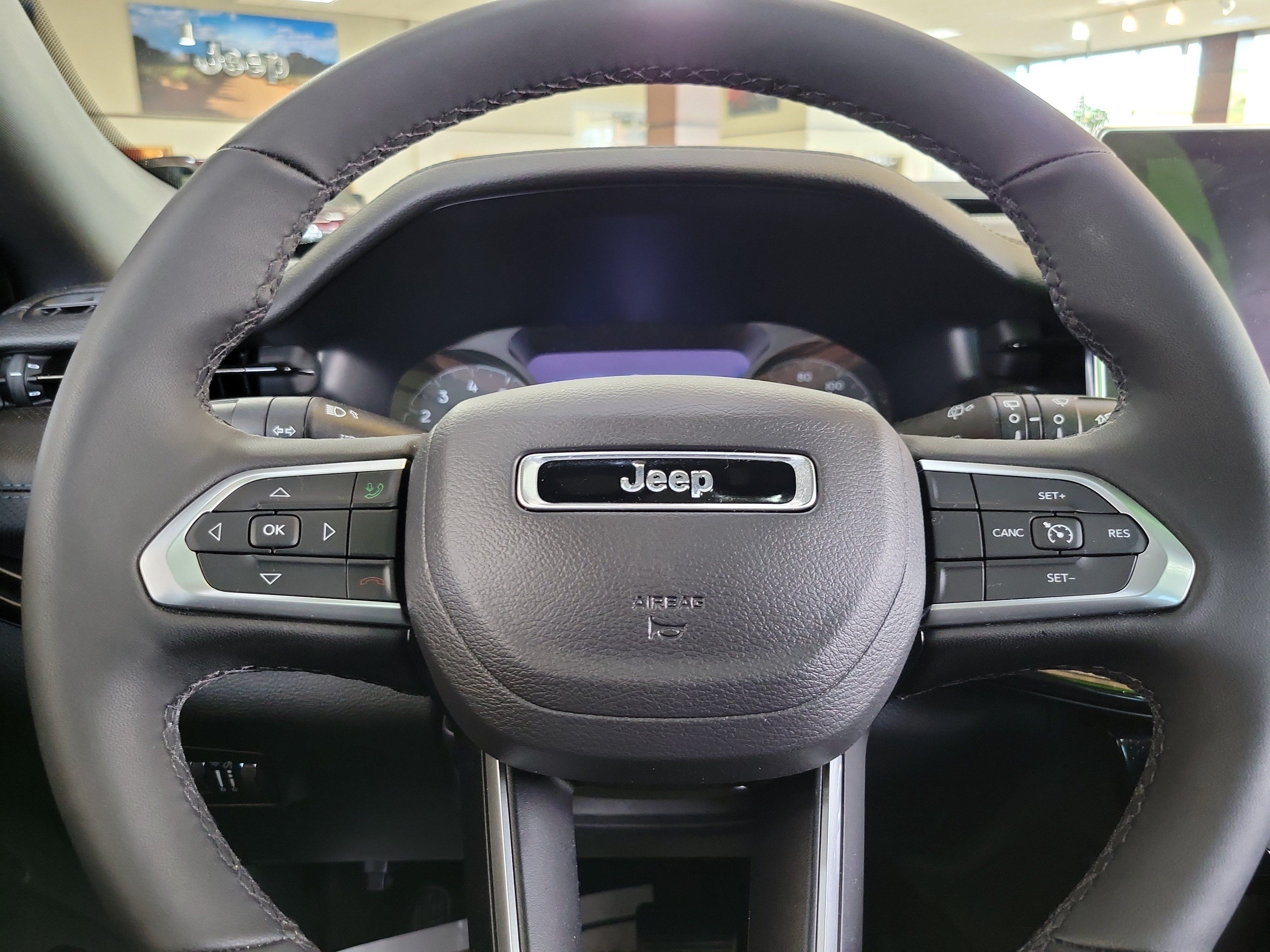 Used 2025 Jeep Compass Latitude w/ Sun & Sound Group AWD/4WD image 11