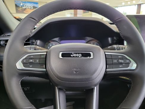 New 2025 Jeep Compass Latitude w/ Sun & Sound Group AWD/4WD image 11