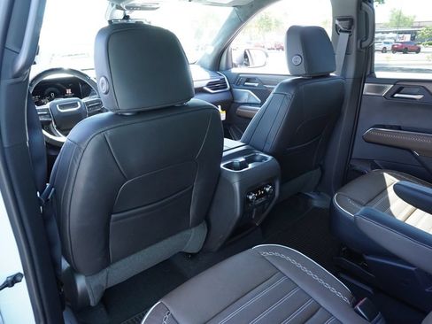 New 2026 GMC Acadia Denali Ultimate FWD image 11