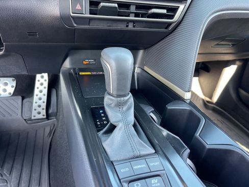 Used 2025 Toyota Camry SE w/ Multimedia Upgrade Package image 14