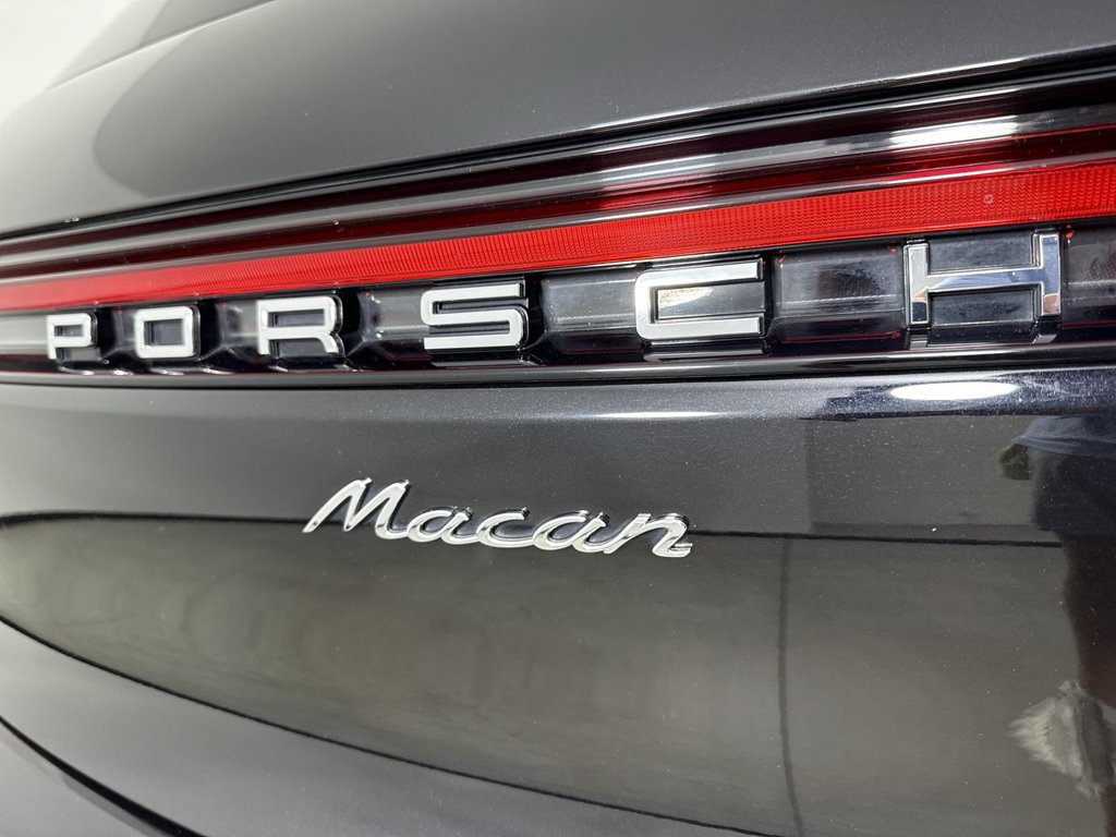 Certified 2024 Porsche Macan w/ Premium Plus Package AWD/4WD image 18