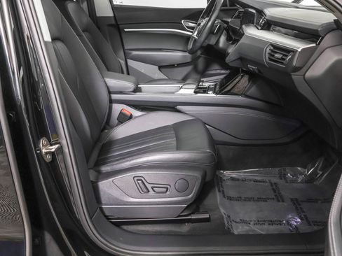 Used 2021 Audi e-tron Premium w/ Convenience Plus Package image 48