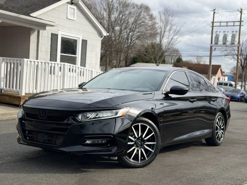 Used 2019 Honda Accord Sport image 2