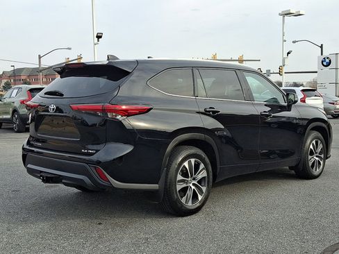 Used 2022 Toyota Highlander XLE image 6