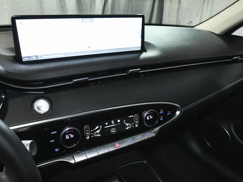 Used 2025 Genesis GV70 2.5T image 39