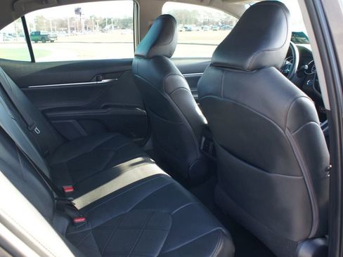Used 2018 Toyota Camry XLE image 21