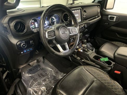 Used 2023 Jeep Wrangler Unlimited Sahara AWD/4WD image 4