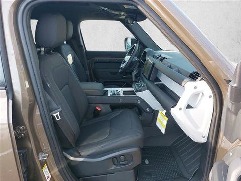 Used 2025 Land Rover Defender 110 S image 5