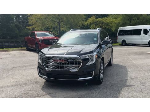 Certified 2024 GMC Terrain Denali w/ Denali Premium Package AWD/4WD image 3