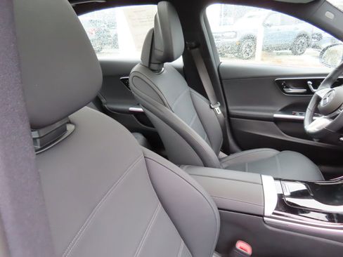 Used 2025 Mercedes-Benz C 300 4MATIC Sedan image 33