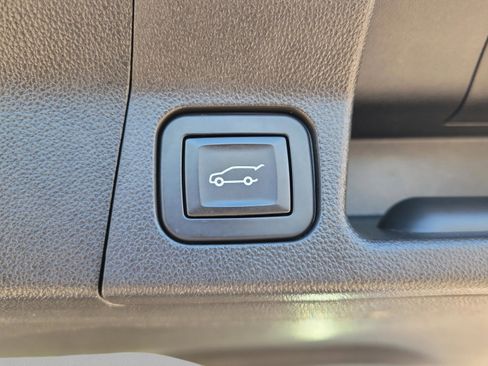 Used 2018 GMC Acadia Denali w/ Technology Package image 9