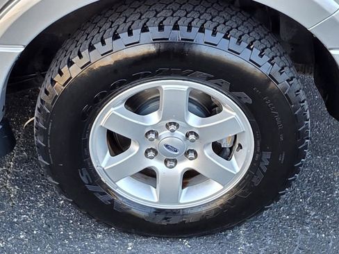 Used 2010 Ford Expedition XLT image 28