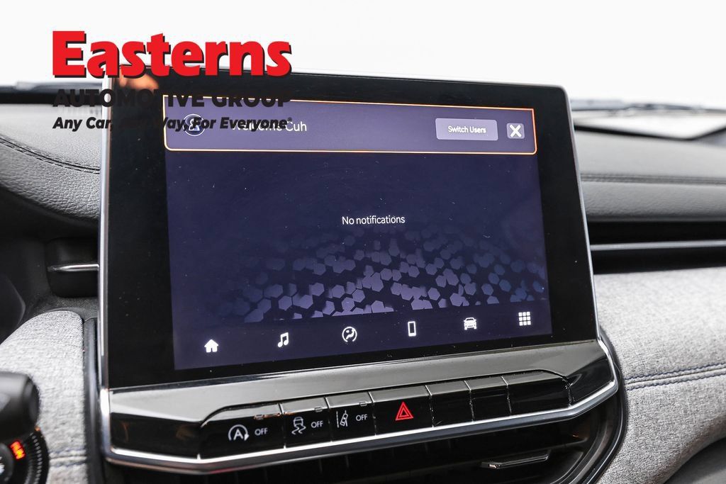 Used 2023 Jeep Compass Latitude AWD/4WD image 18