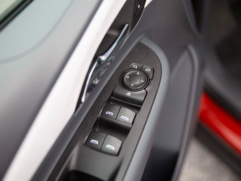 Used 2020 Chevrolet Bolt Premier FWD image 19
