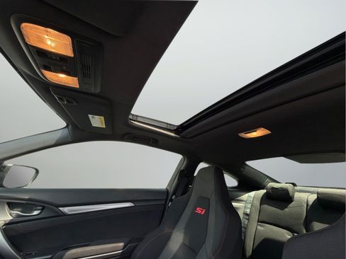 Used 2018 Honda Civic Si image 9