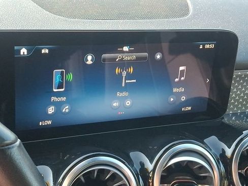 Used 2025 Mercedes-Benz GLB 250 4MATIC image 17