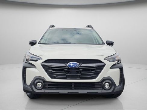 Used 2025 Subaru Outback Premium AWD/4WD image 3