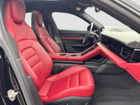 Used 2022 Porsche Taycan image 20