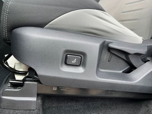 Used 2025 Toyota Tacoma TRD Off-Road image 23