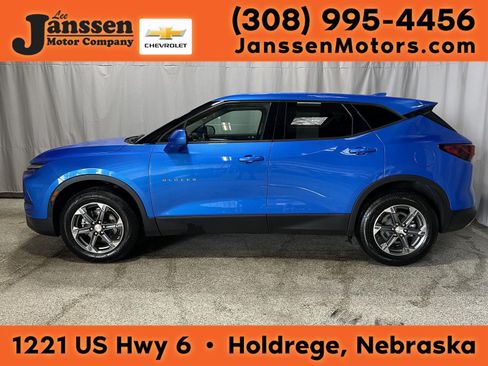 Used 2025 Chevrolet Blazer LT FWD image 1