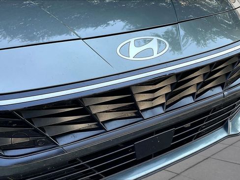 Certified 2025 Hyundai Elantra SEL FWD image 30