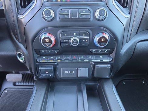 Used 2021 GMC Sierra 1500 AT4 w/ AT4 Premium Package AWD/4WD image 16