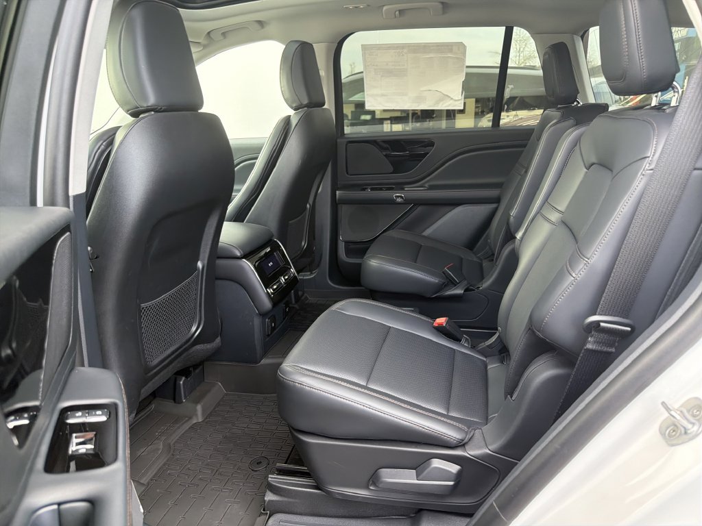 New 2026 Lincoln Aviator AWD w/ Jet Appearance Package image 6