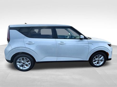 Used 2025 Kia Soul LX w/ LX Technology Package FWD image 11