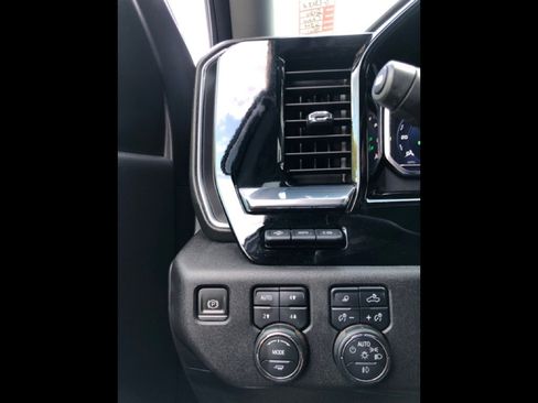 Used 2024 Chevrolet Silverado 2500 LTZ w/ LTZ Premium Package image 8