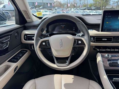 Used 2023 Lincoln Aviator Reserve w/ Elements Package Plus AWD/4WD image 19