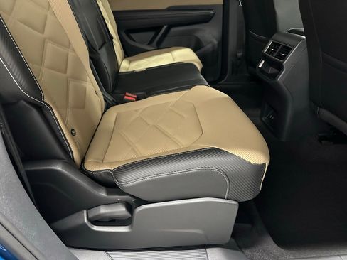 Used 2025 Volkswagen Atlas Cross Sport SE image 51