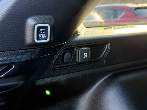 Used 2025 Jeep Grand Cherokee Altitude image 39