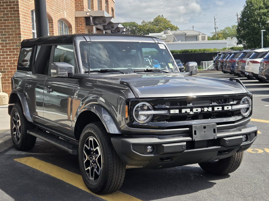 Used 2022 Ford Bronco Outer Banks AWD/4WD image 6