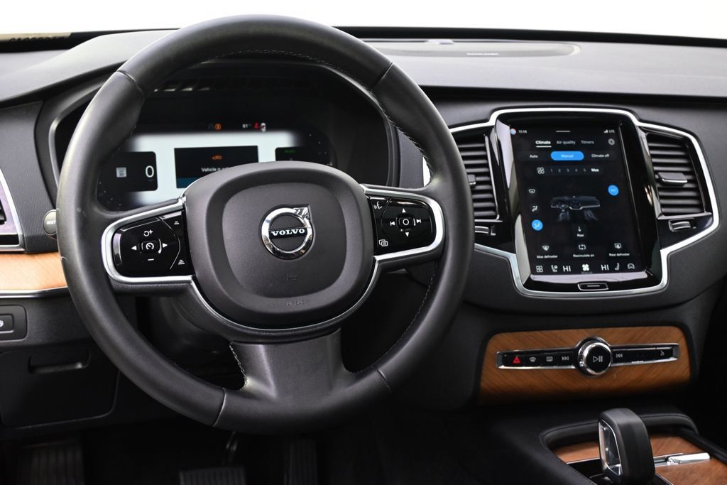 Used 2023 Volvo XC90 T8 Plus AWD/4WD image 12