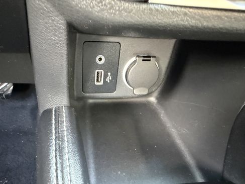 Used 2018 Nissan Kicks SV FWD image 35