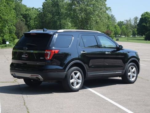 Used 2016 Ford Explorer XLT w/ Equipment Group 202A AWD/4WD image 27